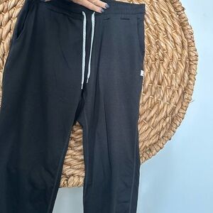 Vuori woman’s black Joggers